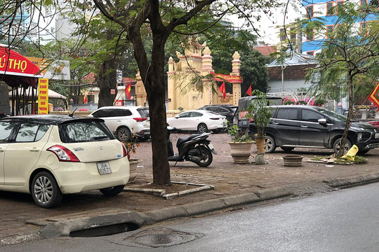 Tràn lan vi phạm trật tự đô thị tại đường Kim Giang