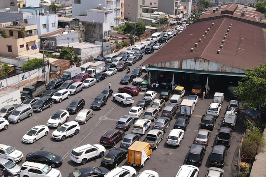 Thành phố Hồ Chí Minh: Người dân "dễ thở" hơn khi đăng kiểm ô tô