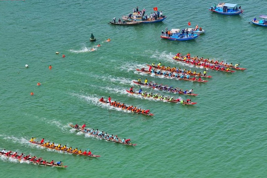 Mãn nhãn giải đua thuyền cấp phường ở Đà Nẵng