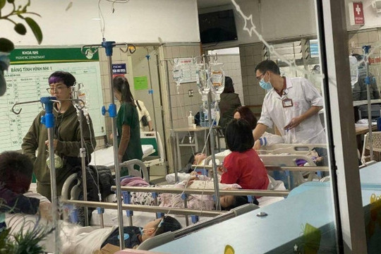 72 học sinh Trường Tiểu học Kim Giang phải nhập viện là do ăn thịt gà nhiễm vi khuẩn tụ cầu vàng