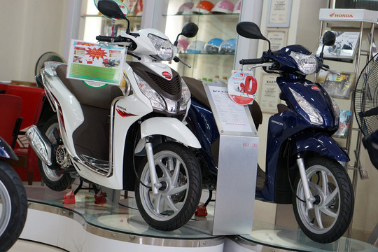 Hàng loạt mẫu xe máy Honda bất ngờ tăng giá