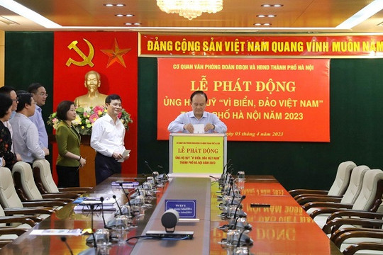 Cơ quan Văn phòng Đoàn đại biểu Quốc hội và HĐND thành phố Hà Nội ủng hộ Quỹ ''Vì biển, đảo Việt Nam''