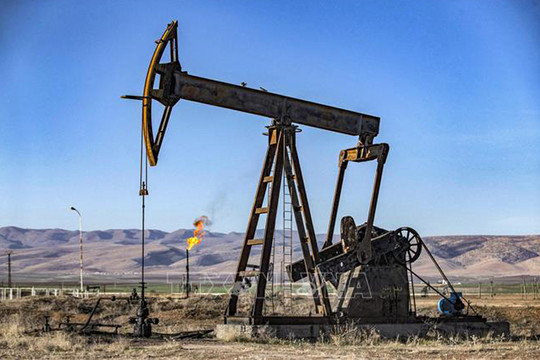 Giá dầu mỏ tăng mạnh sau khi nhiều nước tuyên bố cắt giảm sản lượng