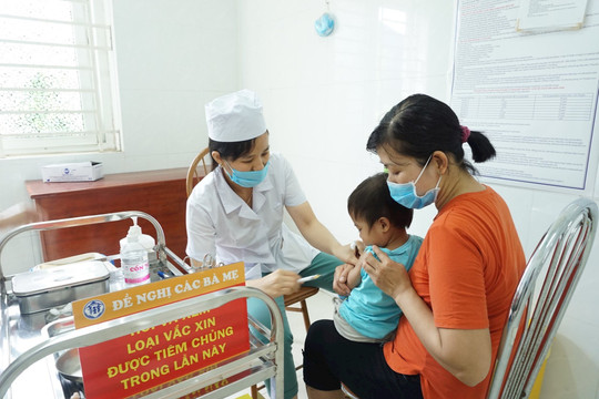 Hà Nội: Tiêm bù, tiêm vét vắc xin diện tiêm chủng mở rộng