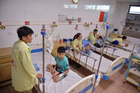 Hà Nội: Gia tăng trẻ nhập viện do vi rút hợp bào hô hấp