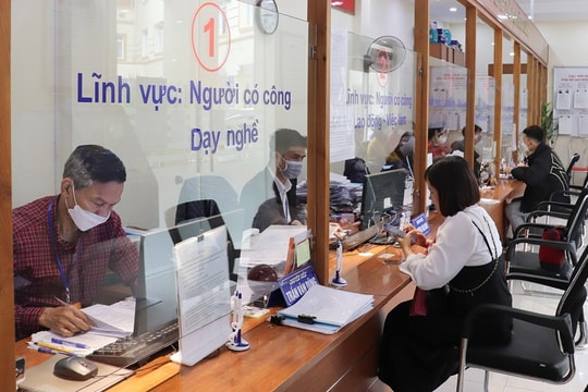 Tăng cường kiểm tra công vụ, thực hiện nghiêm việc bãi bỏ xuất trình sổ hộ khẩu giấy