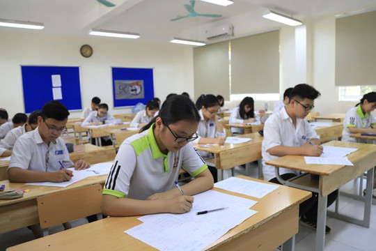 Hà Nội phát hành phiếu đăng ký dự tuyển vào lớp 10
