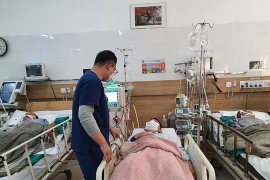 Nam bệnh nhân ở Hà Nội phải lọc máu cấp cứu do ngộ độc methanol