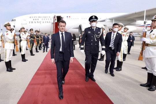 Tổng thống Pháp thăm Trung Quốc: Chung tay ứng phó với thách thức toàn cầu