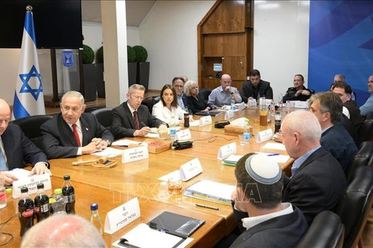 Thủ tướng Benjamin Netanyahu họp nội các khẩn cấp sau khi hơn 30 tên lửa được phóng từ Lebanon vào miền Bắc Israel