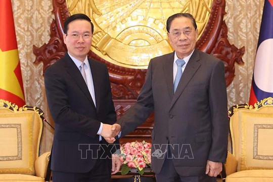 Chủ tịch nước Võ Văn Thưởng thăm các đồng chí nguyên lãnh đạo cấp cao của Lào