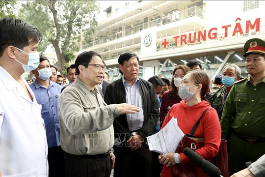 Thủ tướng Phạm Minh Chính: Tránh hai khuynh hướng sợ trách nhiệm và tiêu cực trong mua sắm thuốc, vật tư y tế