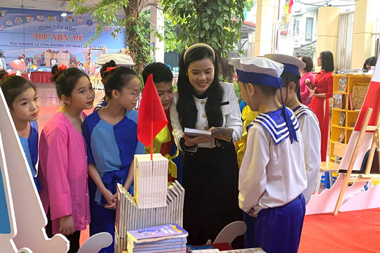 Học sinh quận Hoàn Kiếm hào hứng với ngày hội sách