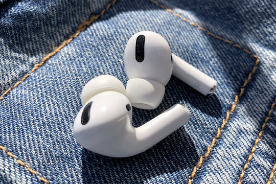 Người dùng có thể cập nhật phần mềm tai nghe Airpods tại đại lý Apple chính hãng