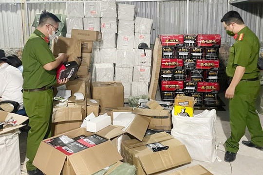 Triệt phá kho hàng chứa hơn 17.470 sản phẩm nghi nhập lậu
