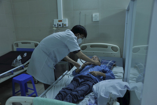 3 ngày có hơn 2.200 ca, Bộ Y tế yêu cầu phân công số giường bệnh điều trị bệnh nhân Covid-19