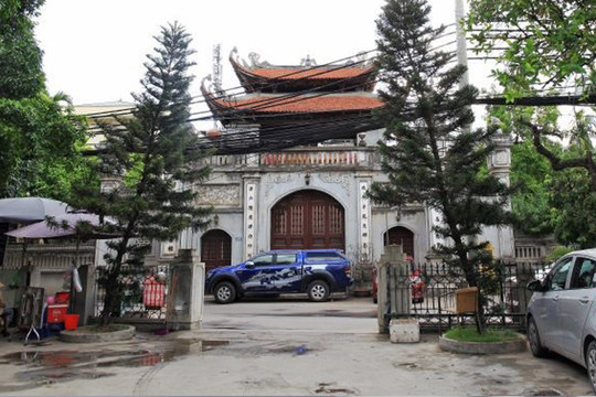 Đình Cự Chính (phường Nhân Chính, quận Thanh Xuân): Khu vực sinh hoạt chung thành bãi đỗ xe