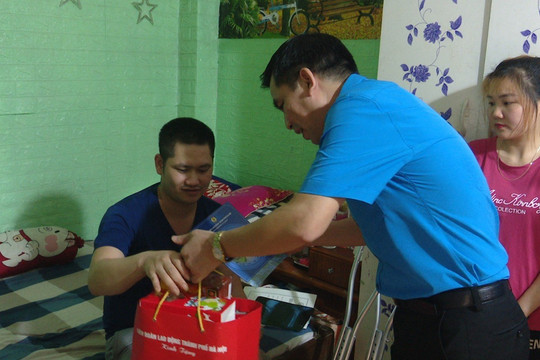 Hà Nội: Thăm, tặng quà 2.000 đoàn viên Công đoàn, người lao động khó khăn