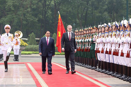Thủ tướng chủ trì Lễ đón Thủ tướng Cộng hòa Séc thăm chính thức Việt Nam