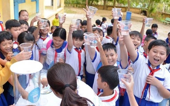 Phát động chương trình “Nước uống sạch cho trẻ em”