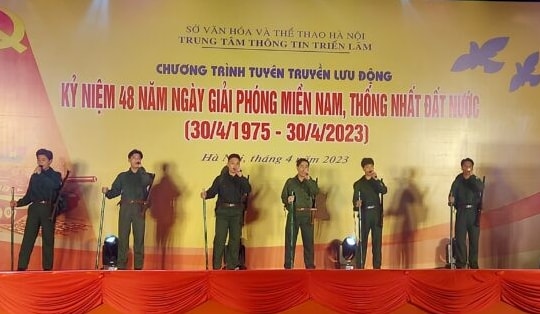 Tuyên truyền lưu động kỷ niệm 48 năm Ngày Giải phóng miền Nam, thống nhất đất nước
