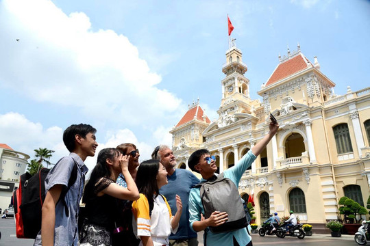 Đăng ký miễn phí tham quan trụ sở HĐND và UBND thành phố Hồ Chí Minh thế nào?