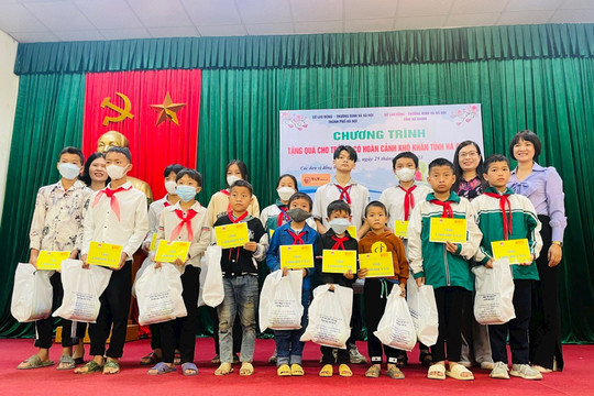 Hà Nội tặng quà cho 100 trẻ em có hoàn cảnh khó khăn tại tỉnh Hà Giang