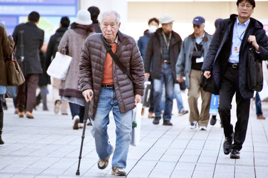 Nhật Bản cân nhắc mở rộng cấp thị thực dài hạn cho lao động nước ngoài: Giải “bài toán" dân số già