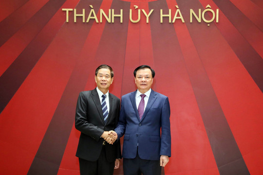 Bí thư Thành ủy Đinh Tiến Dũng tiếp đồng chí Sinlavong Khoutphaythoune