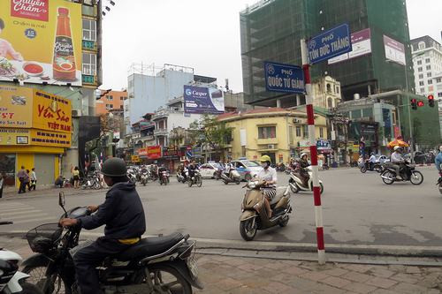 Hà Nội: Phân luồng để giảm ùn tắc giao thông trên đường Quốc Tử Giám