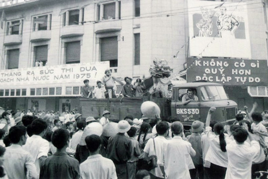 Ngày 30-4-1975 ở Hà Nội