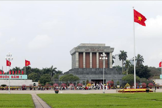 Trên 52.000 lượt khách vào Lăng viếng Chủ tịch Hồ Chí Minh trong ba ngày nghỉ lễ