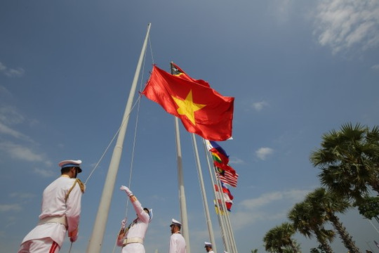 Trang trọng Lễ thượng cờ của Đoàn thể thao Việt Nam ở SEA Games 32