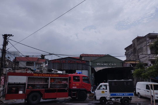 Hà Nội: Dập tắt đám cháy nhà dân trong ngõ