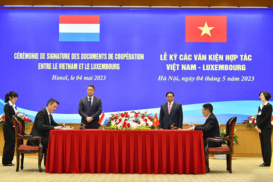 Thủ tướng Phạm Minh Chính và Thủ tướng Luxembourg gặp gỡ báo chí - Chứng kiến ký kết các văn kiện hợp tác