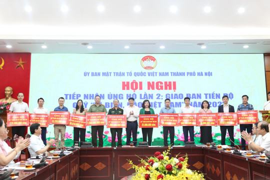 Hà Nội: Tiếp nhận đợt 2 ủng hộ Quỹ ''Vì biển, đảo Việt Nam'' gần 5 tỷ đồng