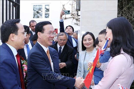 Chủ tịch nước Võ Văn Thưởng thăm cộng đồng người Việt và Đại sứ quán Việt Nam tại Anh
