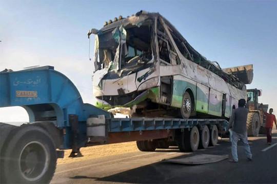 Tai nạn xe tải đâm xe buýt tại Ai Cập, 17 người thiệt mạng
