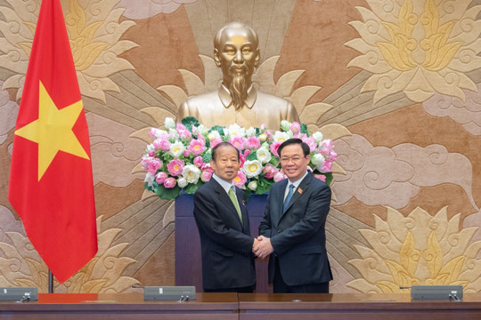 Chủ tịch Quốc hội Vương Đình Huệ tiếp Chủ tịch Liên minh Nghị sĩ hữu nghị Nhật Bản - Việt Nam