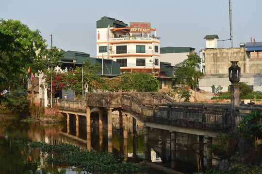 Độc đáo cây cầu “Thượng gia, hạ kiều” có một không hai tại Hà Nội