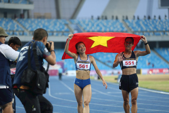 Nguyễn Thị Oanh xuất sắc giành 2 Huy chương vàng 1.500m và 3.000m vượt chướng ngại vật