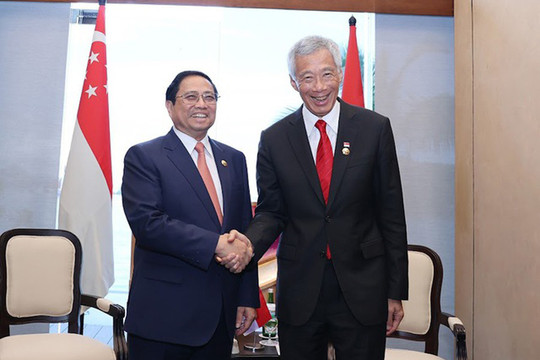 Hội nghị Cấp cao ASEAN lần thứ 42: Thủ tướng Phạm Minh Chính gặp Thủ tướng Singapore Lý Hiển Long