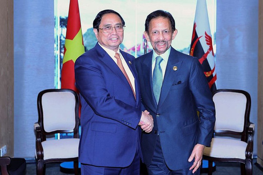 Hội nghị Cấp cao ASEAN lần thứ 42: Thủ tướng Phạm Minh Chính gặp Quốc vương Brunei Darussalam