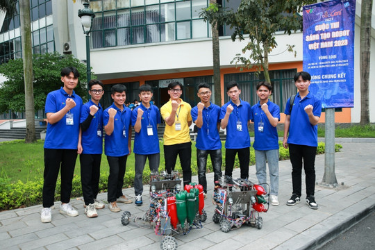 Sinh viên Cao đẳng Công nghệ Bách khoa Hà Nội bứt phá tại sân chơi trí tuệ Robocon Việt Nam 2023
