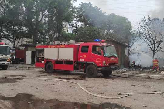 Dập tắt đám cháy tại khu đô thị Pháp Vân sau 20 phút