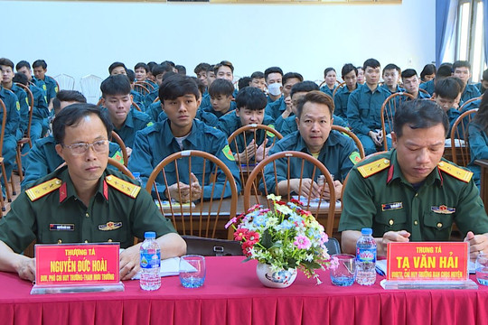 Huyện Phúc Thọ tổ chức huấn luyện cho dân quân tự vệ