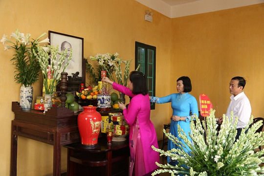 Quận Thanh Xuân và Hà Đông dâng hương nhân kỷ niệm 133 năm Ngày sinh của Bác