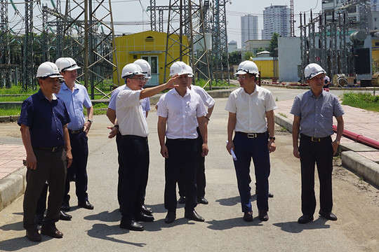 Kiểm tra các trạm biến áp tại Hà Nội, bảo đảm điện mùa nắng nóng