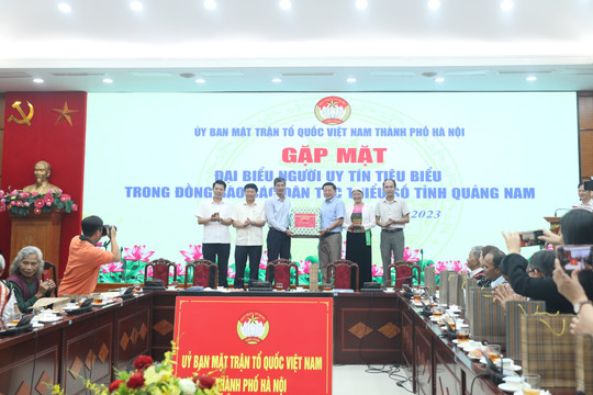 Gặp mặt đại biểu người uy tín tiêu biểu trong đồng bào các dân tộc thiểu số tỉnh Quảng Nam