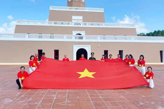 Cột cờ Hà Nội - Biểu tượng Thủ đô trong lòng Đất Mũi